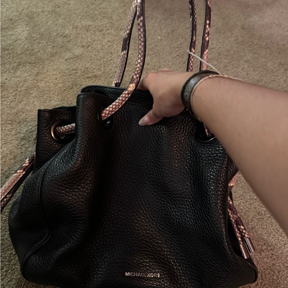 Michael Kors black handbag with snakeskin print handles - Picture 6 of 11